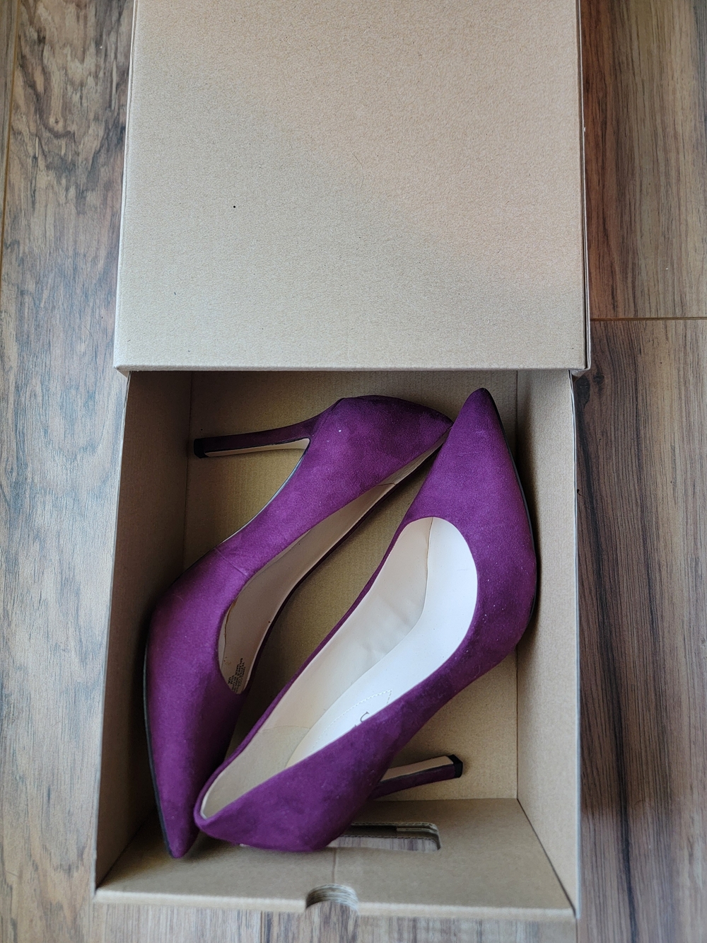 Guess Wine Purple Suede Pointed-Toe Stiletto Pump EUC 9.5 - Picture 2 of 3
